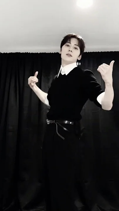 Emotional wallpaper shared by fans for Hwang Minhyun