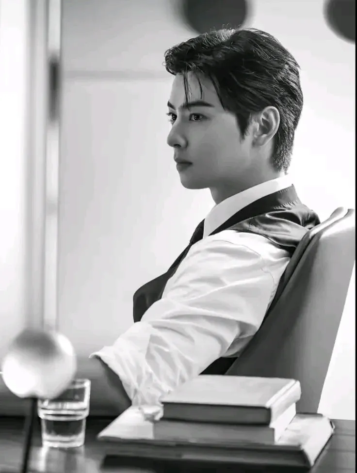 Latest photo of Cha Eunwoo
