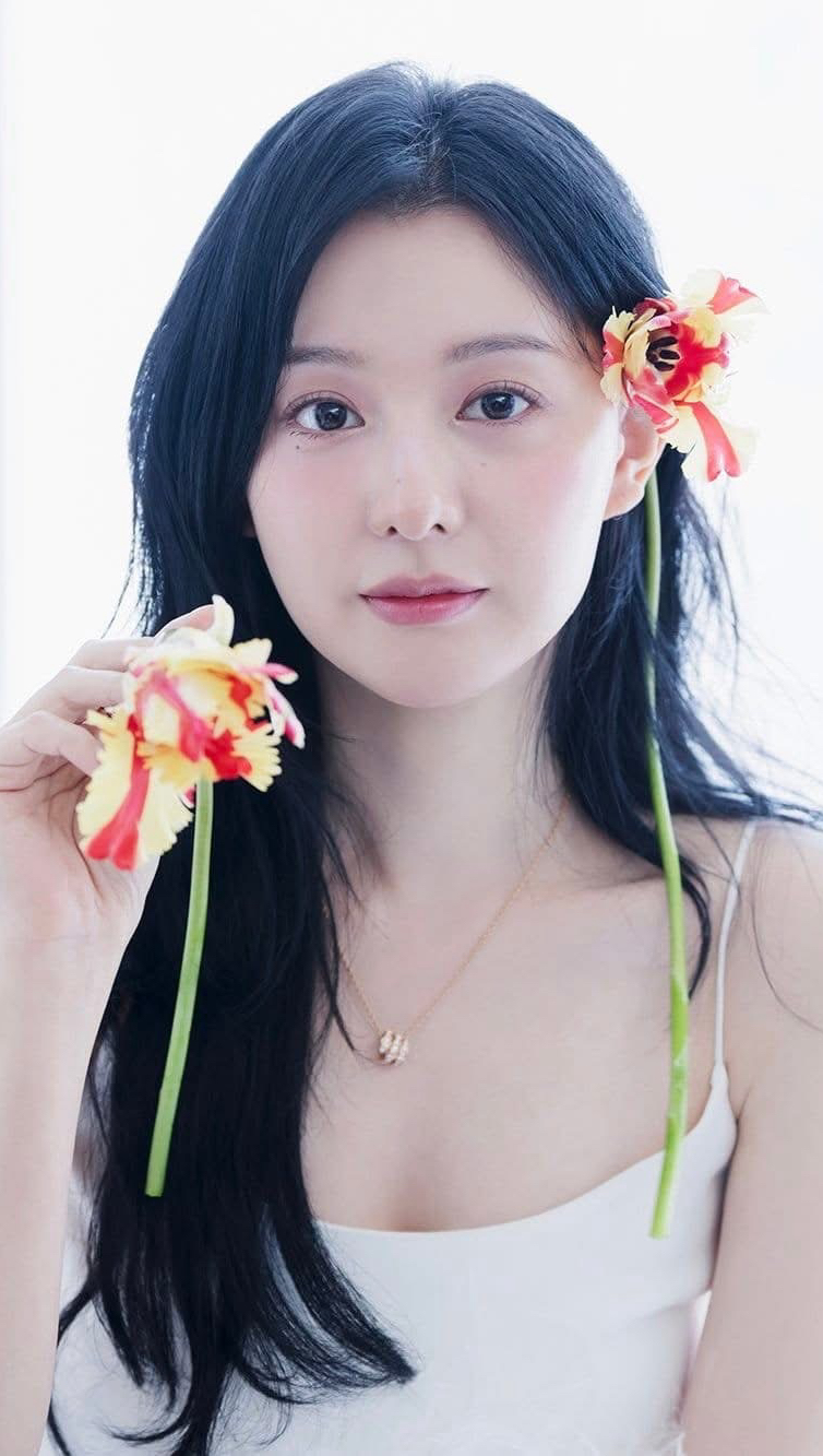 Today's popular wallpaper in Kim Jiwon community