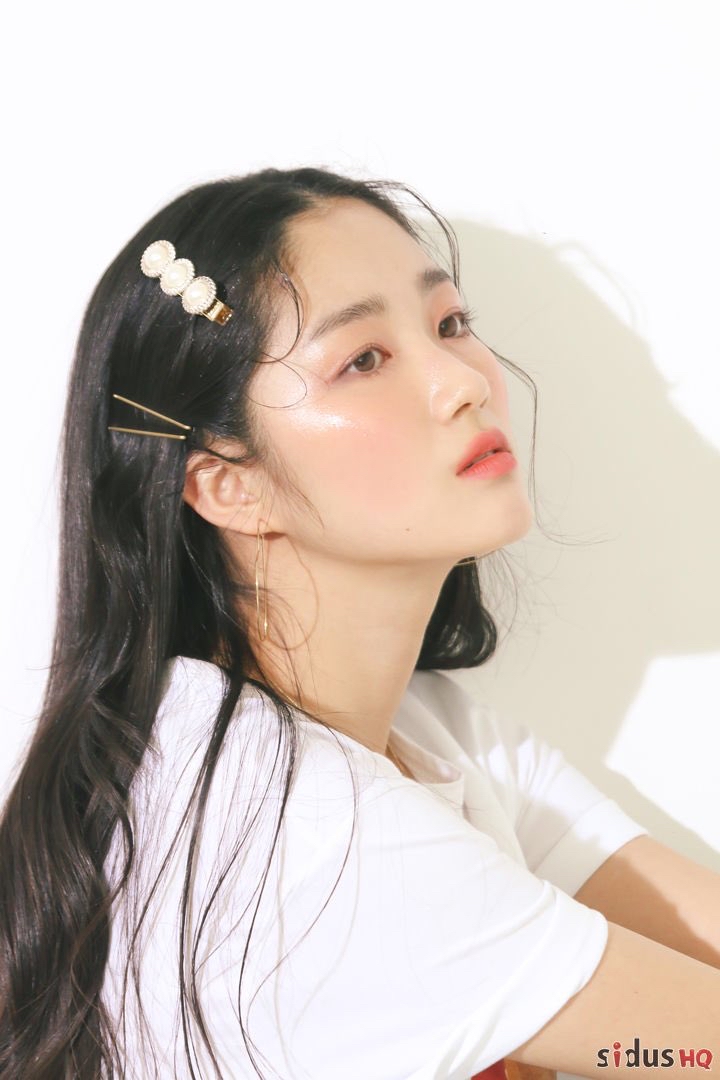 Behind-the-scenes cut of Kim Hyeyoon