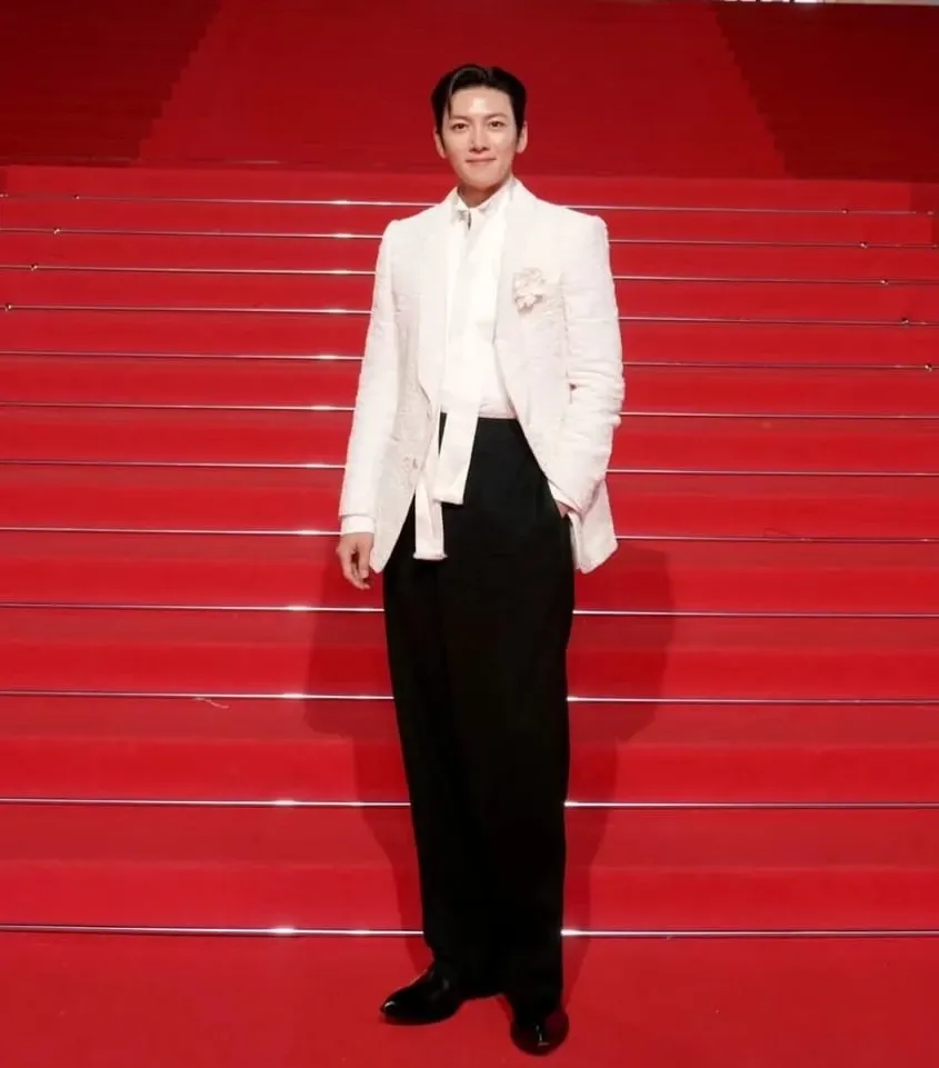 Behind-the-scenes cut of Ji Changwook