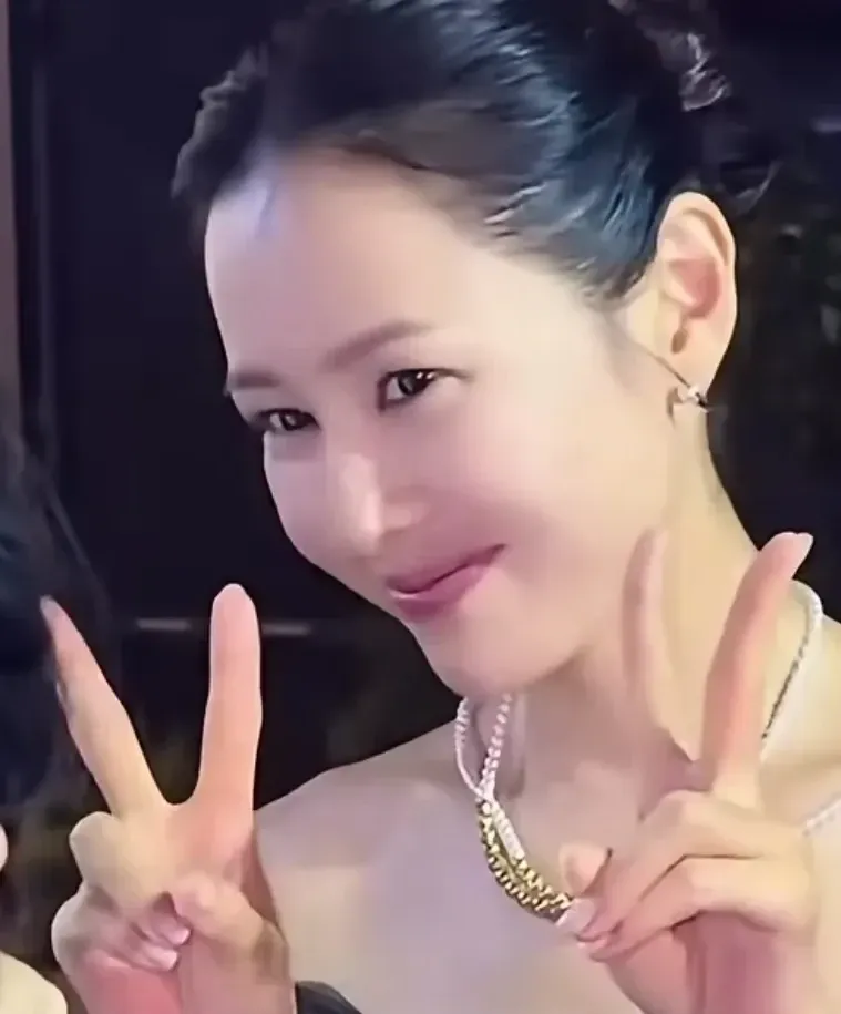 Foto terbaru dari Son Yejin