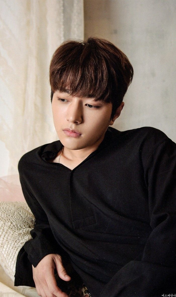 Emotional wallpaper shared by fans for Kim Myungsoo (L)