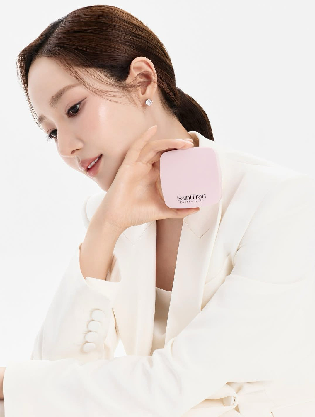 Recent activity shot of Park Minyoung