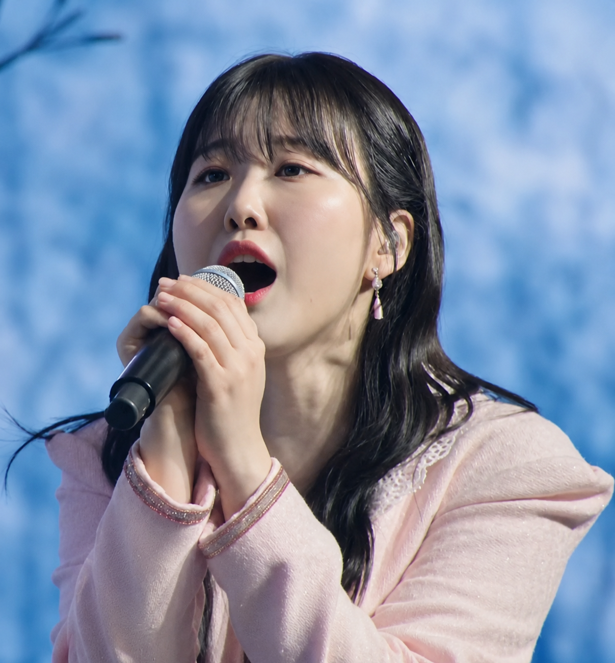 Recent activity shot of Hong Seongyun