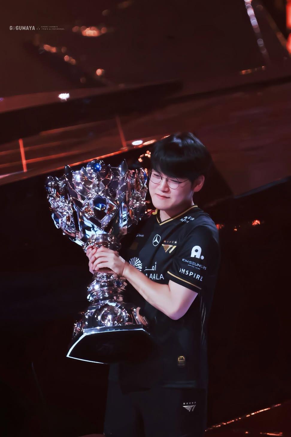 A moment captured by a fan of Gumayusi