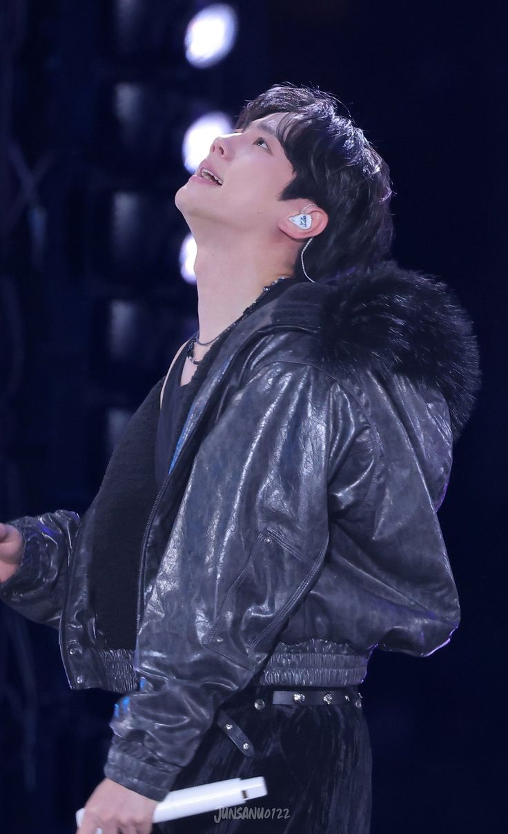 Behind-the-scenes cut of Lee Junyoung