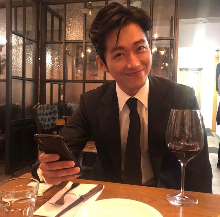 Behind-the-scenes cut of Namkoong Min