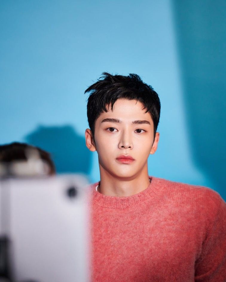 Cuplikan di balik layar dari Rowoon