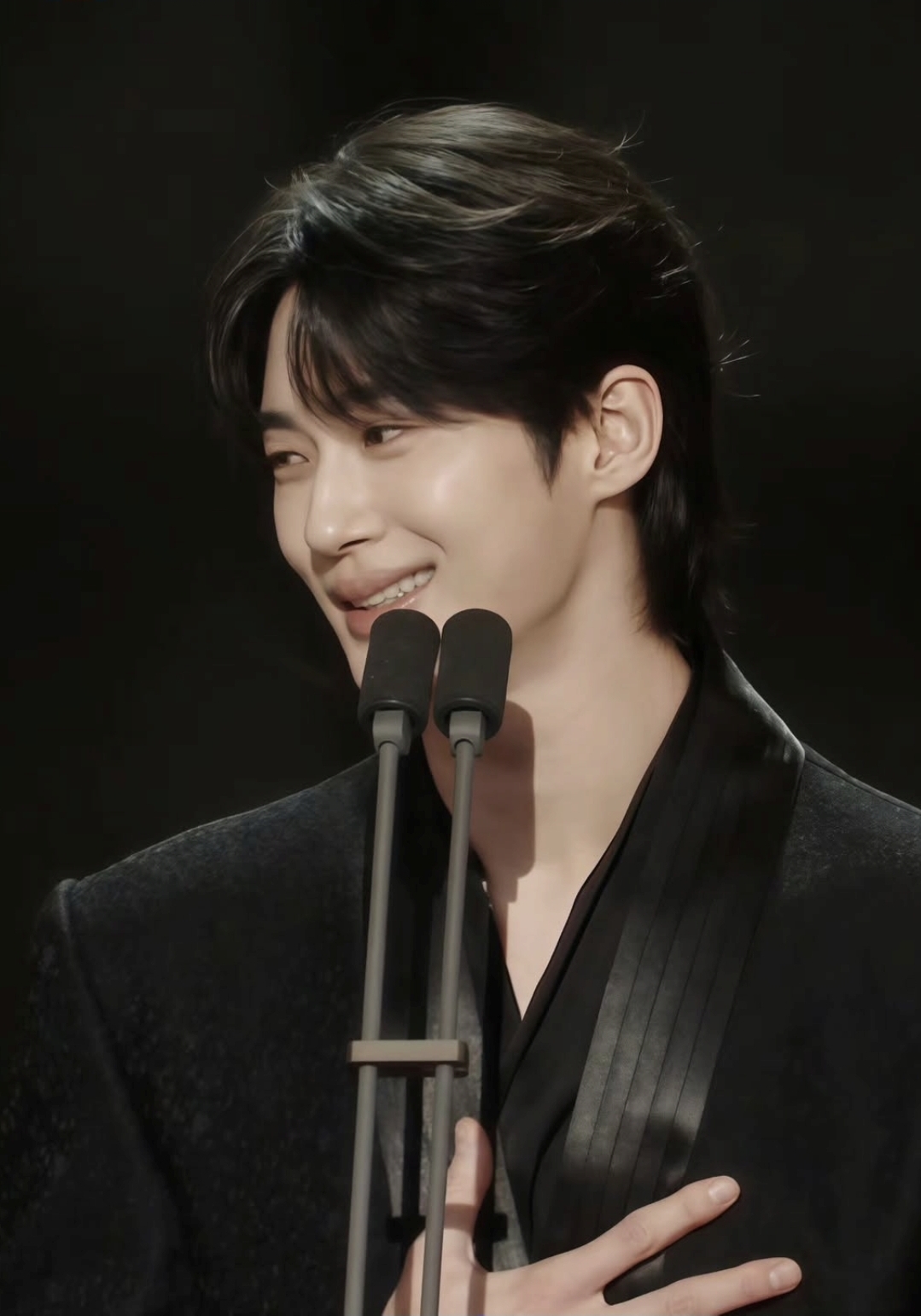 Behind-the-scenes cut of Byeon Wooseok