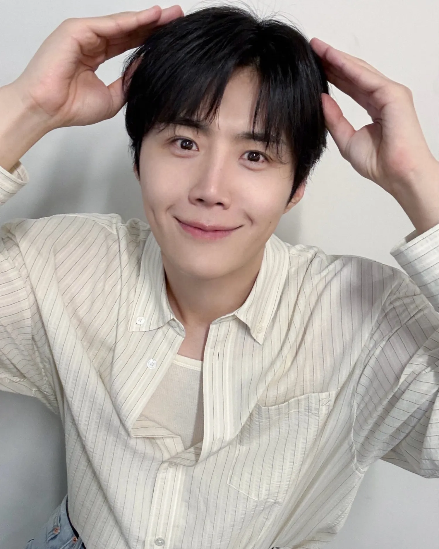 Behind-the-scenes cut of Kim Seonho
