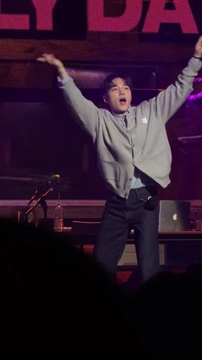 Behind-the-scenes cut of Kim Myungsoo (L)