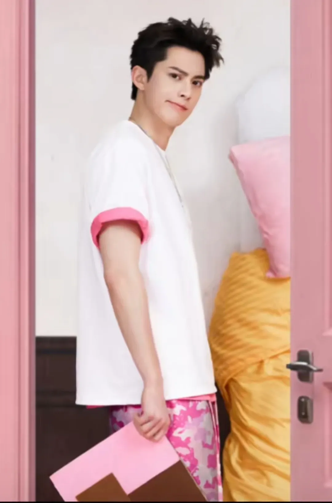 Behind-the-scenes cut of Dylan Wang