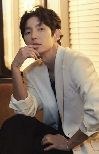 Latest photo of Lee Joongi