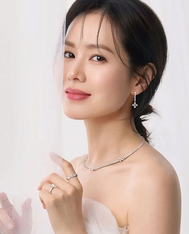 손예진의 최신 사진