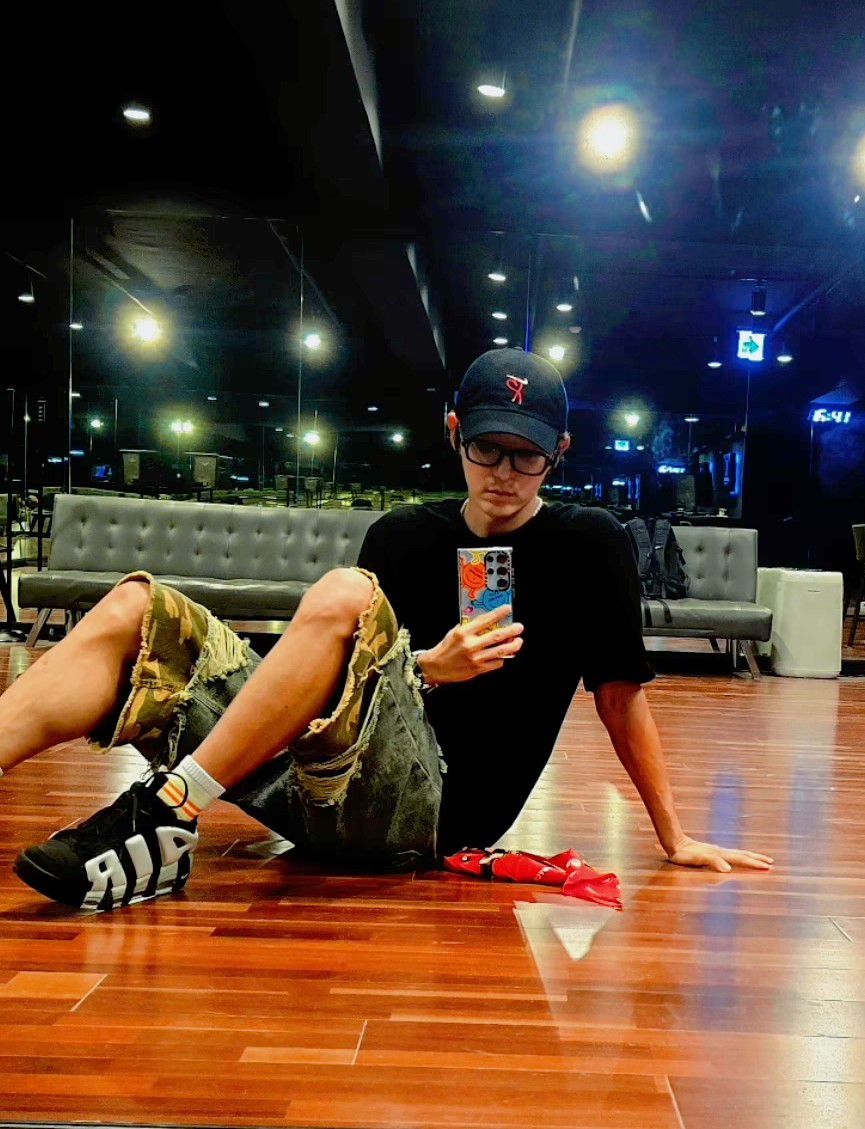 A moment captured by a fan of Lee Joongi