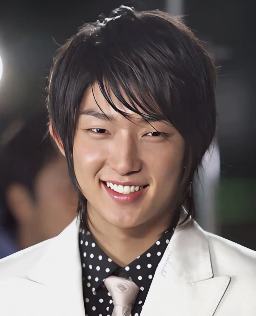 Recent activity shot of Lee Joongi