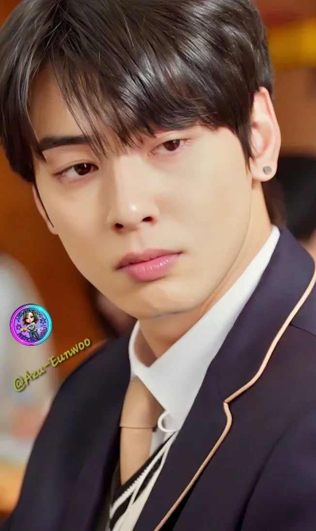 A moment captured by a fan of Cha Eunwoo