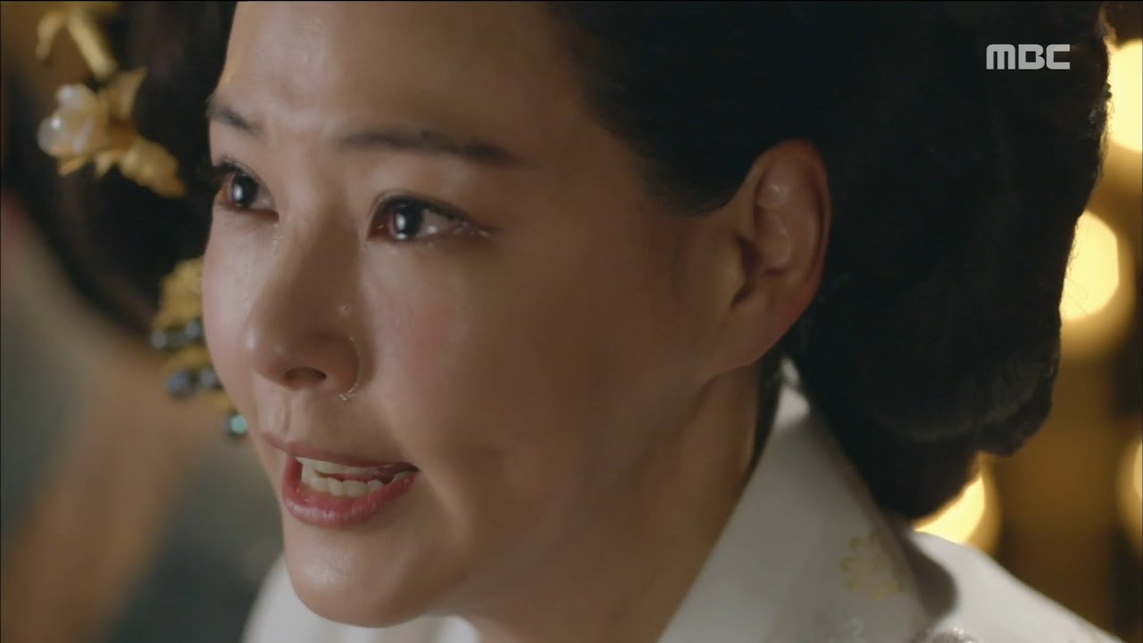 A moment captured by a fan of Yoon Kyunsang