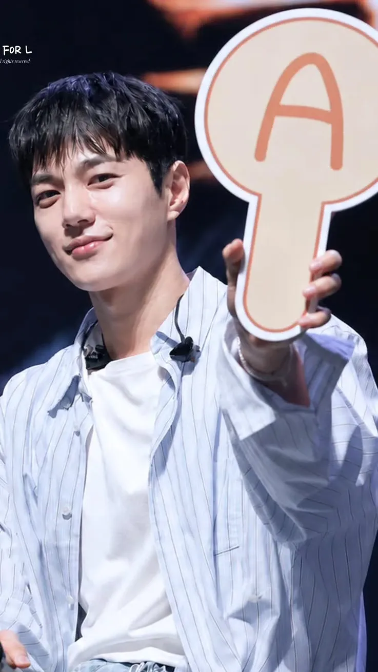 Kim Myungsoo (L) background image recommended by Choeaedol Celeb fandom