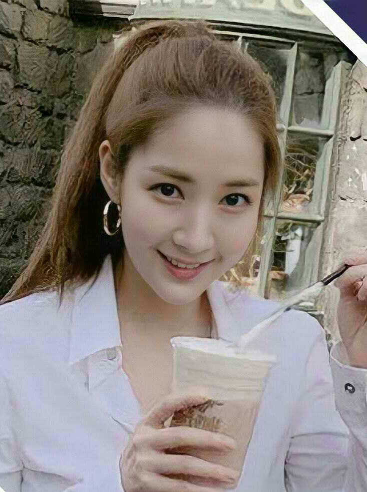 Latest photo of Park Minyoung