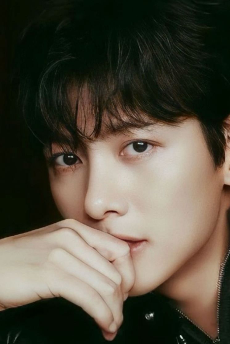 Behind-the-scenes cut of Ji Changwook