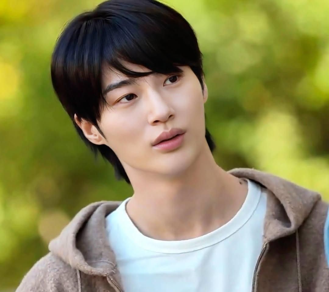Recent activity shot of Byeon Wooseok