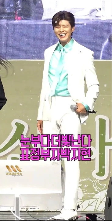 Representative background image loved by Park Jihyeon fandom