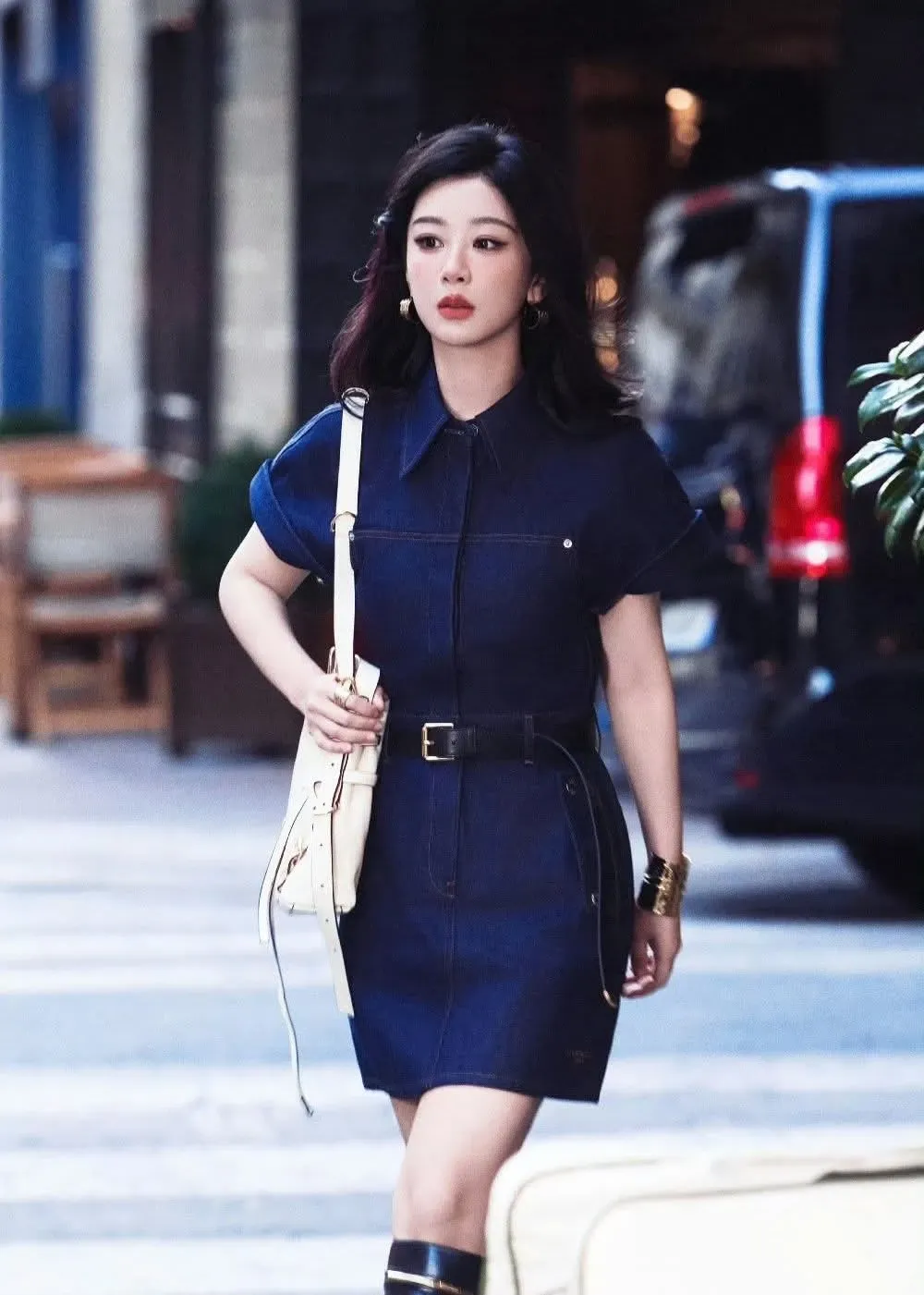 Recent activity shot of Yang Zi