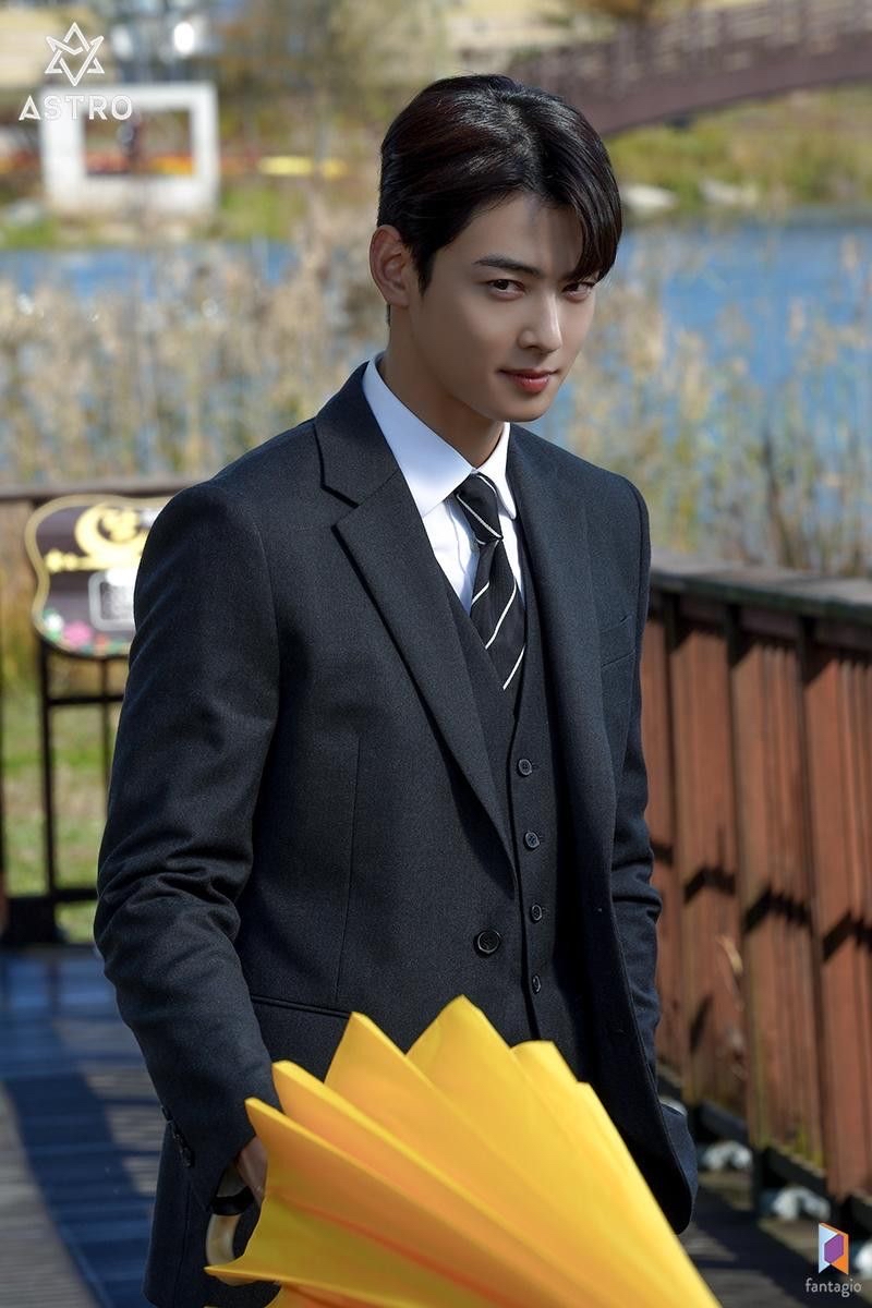 Latest photo of Cha Eunwoo