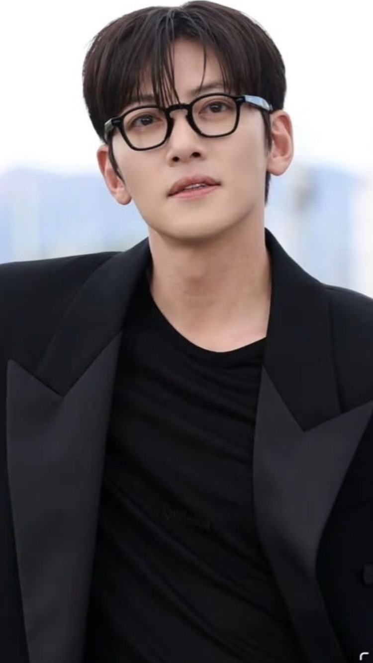 지창욱 커뮤니티에서 인기있는 오늘의 배경화면