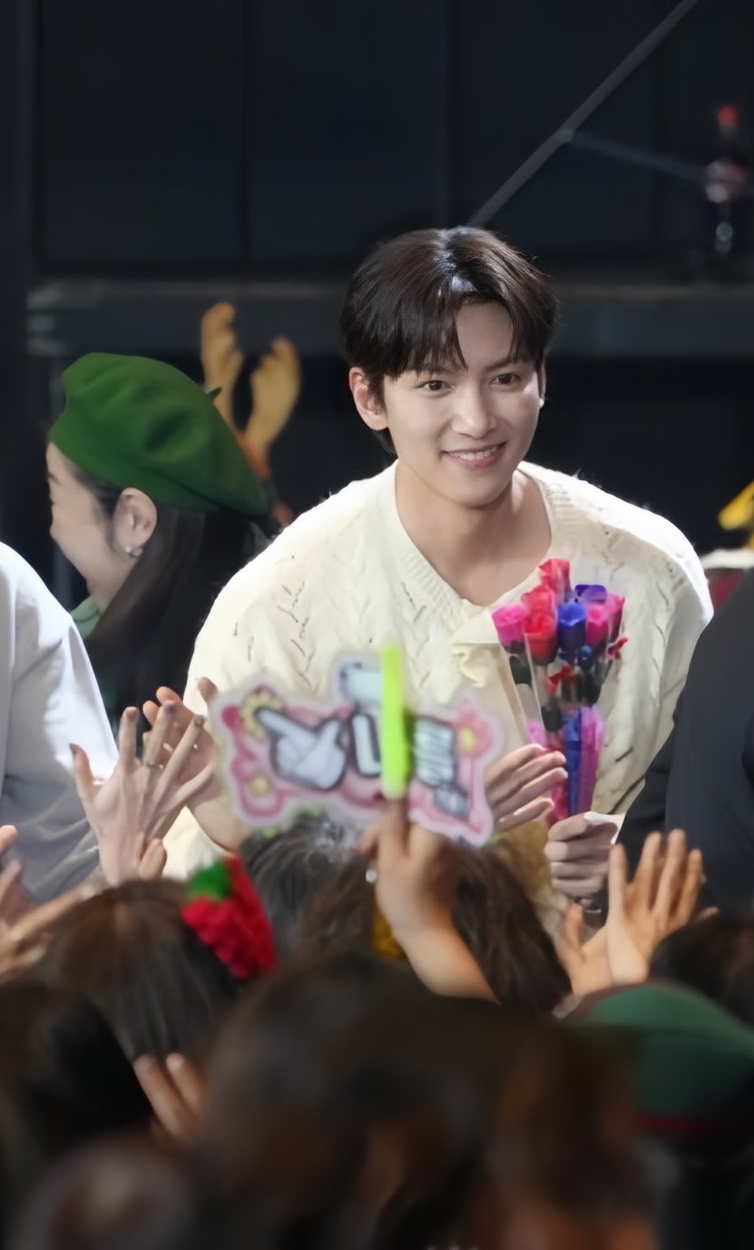 粉丝拍下的池昌旭瞬间