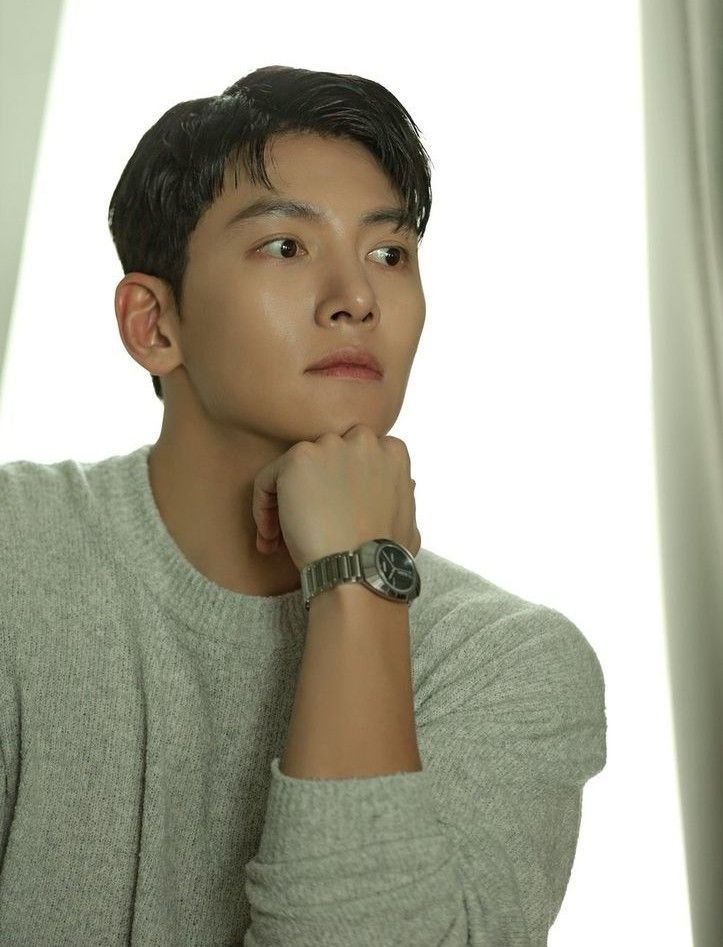 Behind-the-scenes cut of Ji Changwook