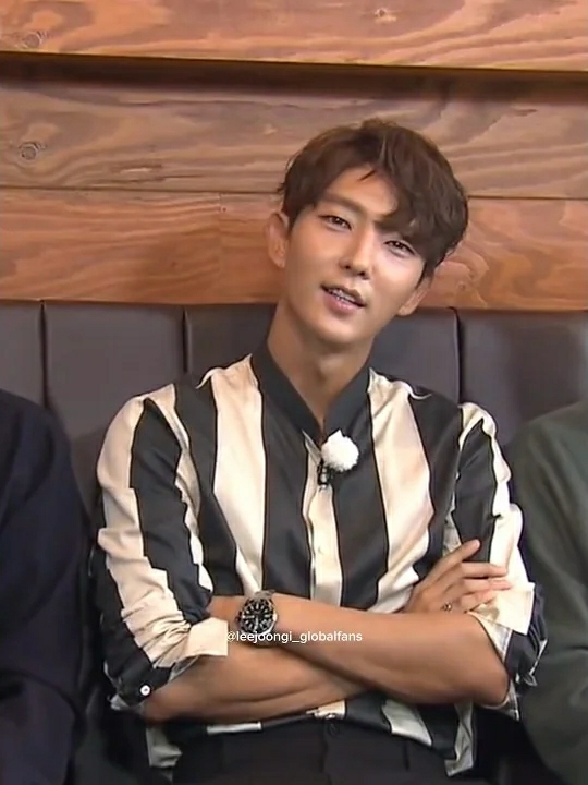 A moment captured by a fan of Lee Joongi