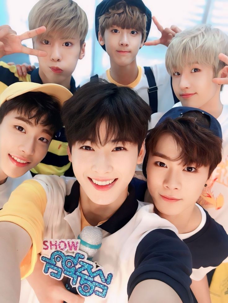 A moment captured by a fan of Cha Eunwoo