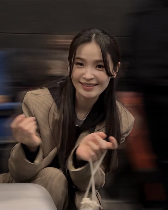 A moment captured by a fan of Jeon Mido