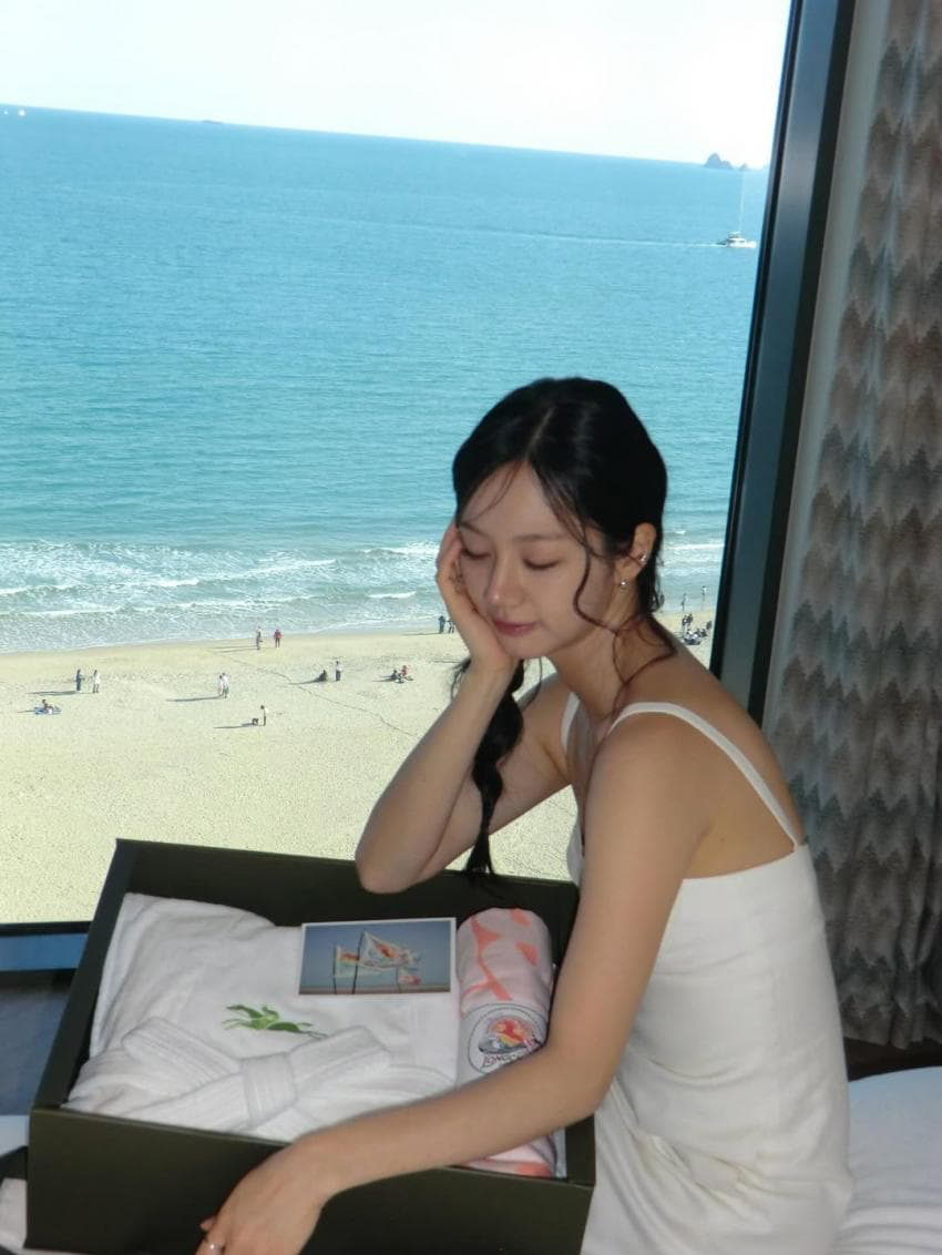 Behind-the-scenes cut of Hyeri