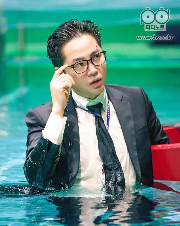 Latest photo of Jang Geunsuk