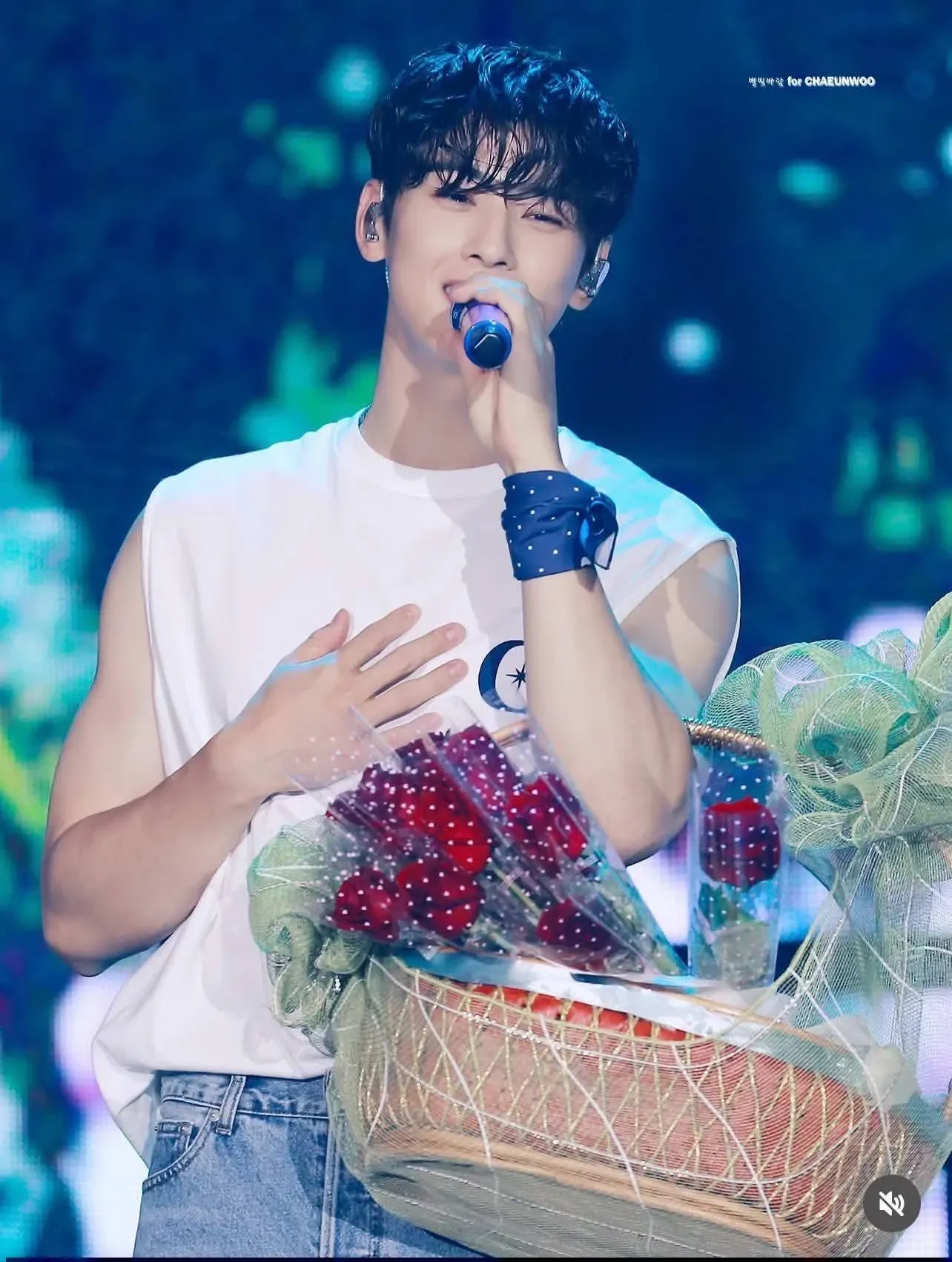 A moment captured by a fan of Cha Eunwoo
