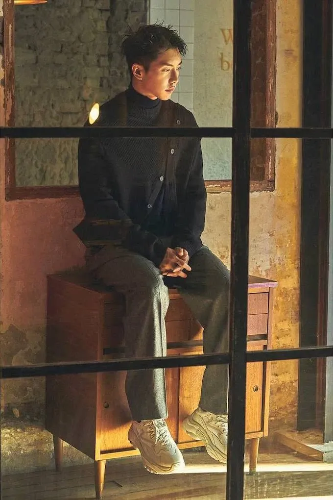 Recent activity shot of Lee Seunggi