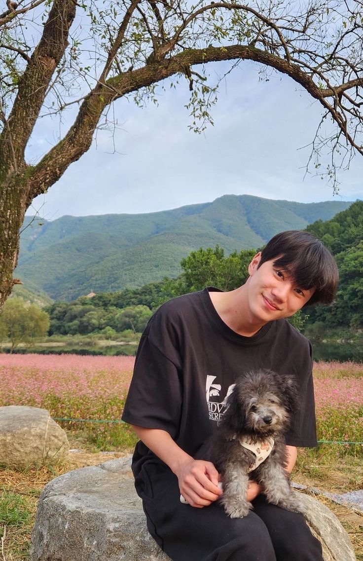 Behind-the-scenes cut of Lee Junyoung