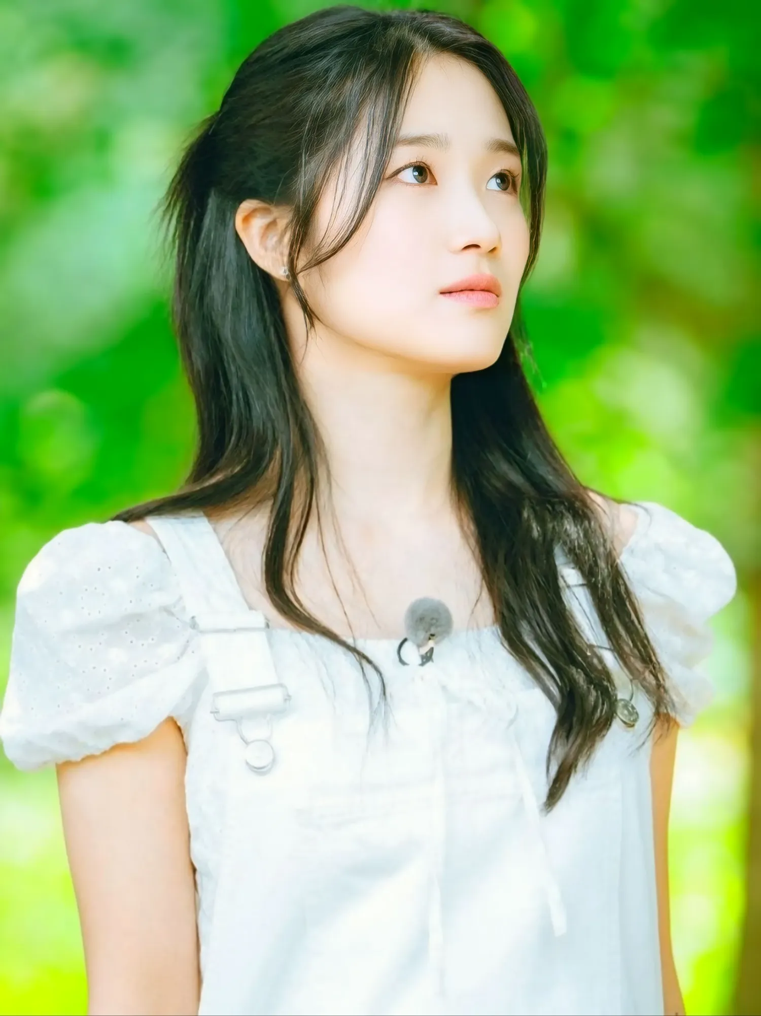 Behind-the-scenes cut of Kim Hyeyoon