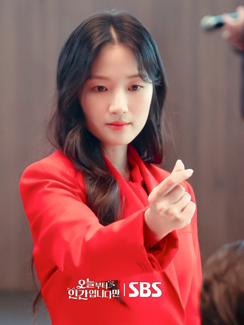 Behind-the-scenes cut of Kim Hyeyoon