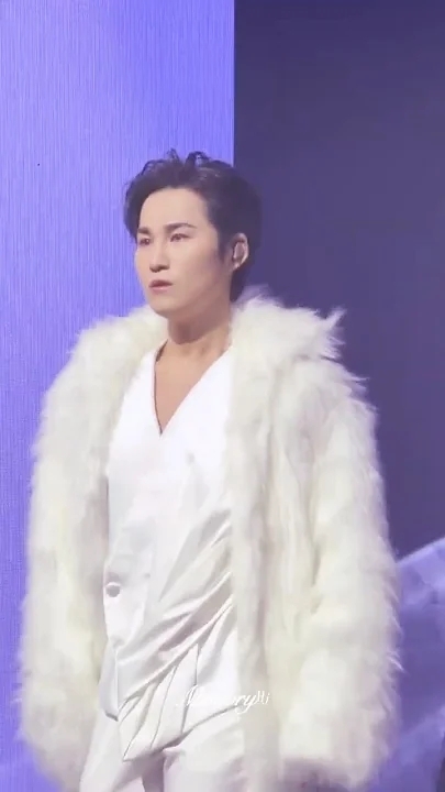 김희재의 비하인드 컷