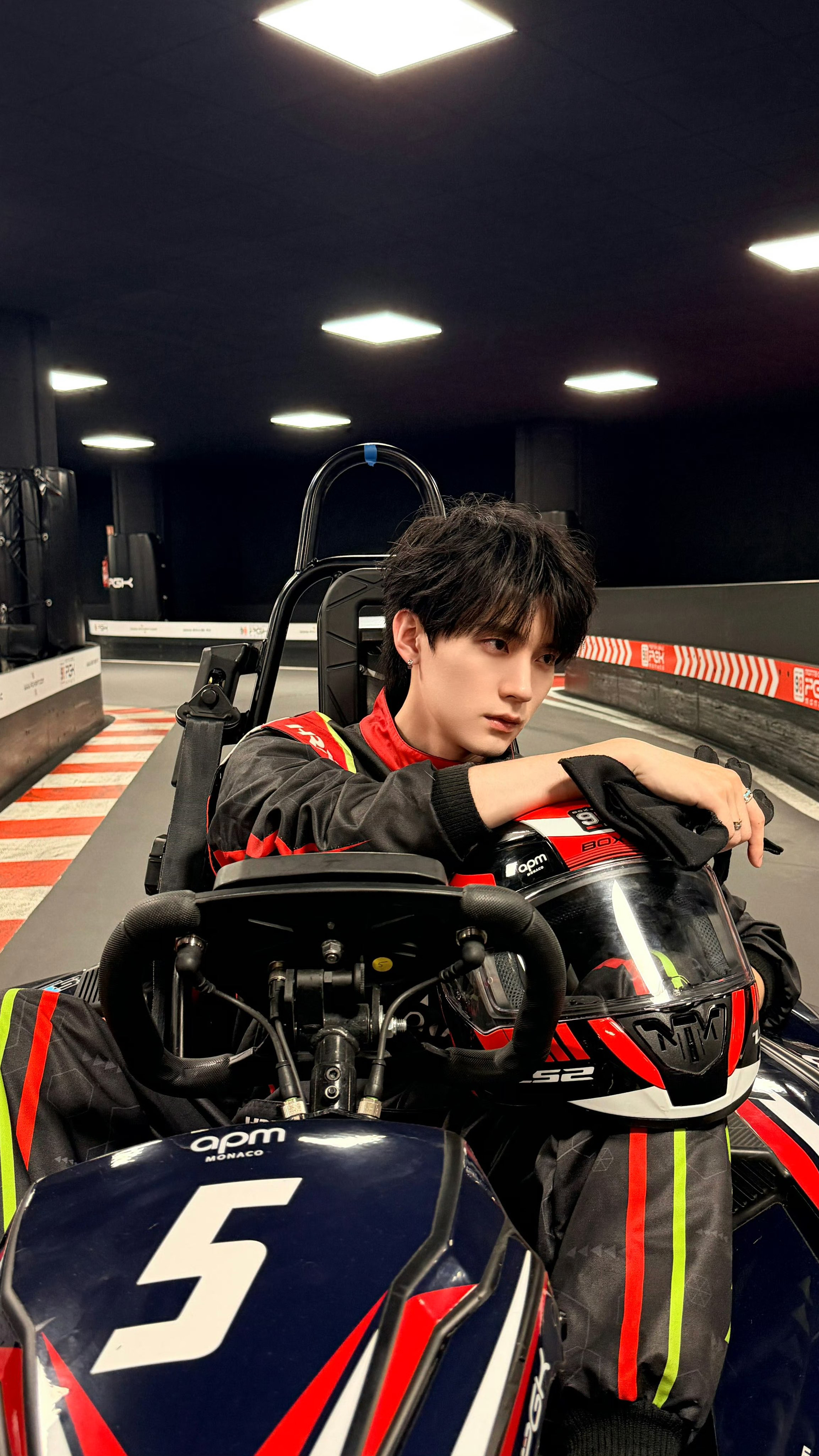 Emotional wallpaper shared by fans for Zhou Yiran