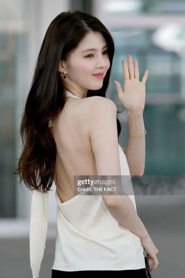 Behind-the-scenes cut of Han Sohee
