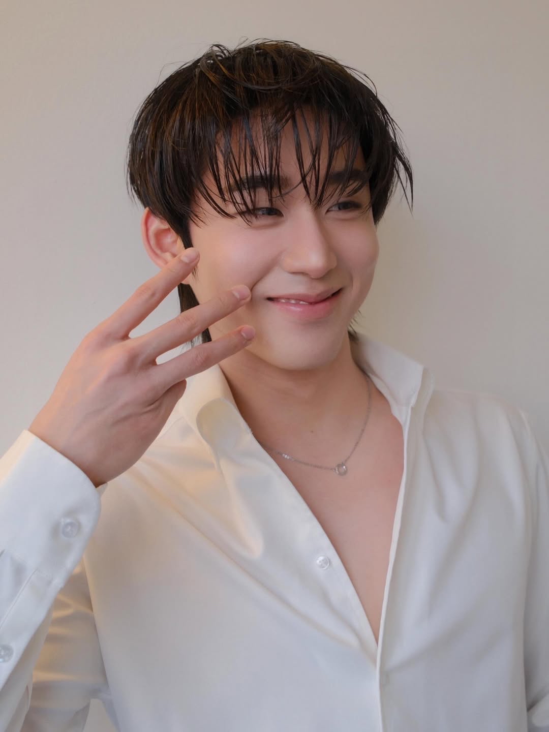 Behind-the-scenes cut of Est Supha Sangaworawong