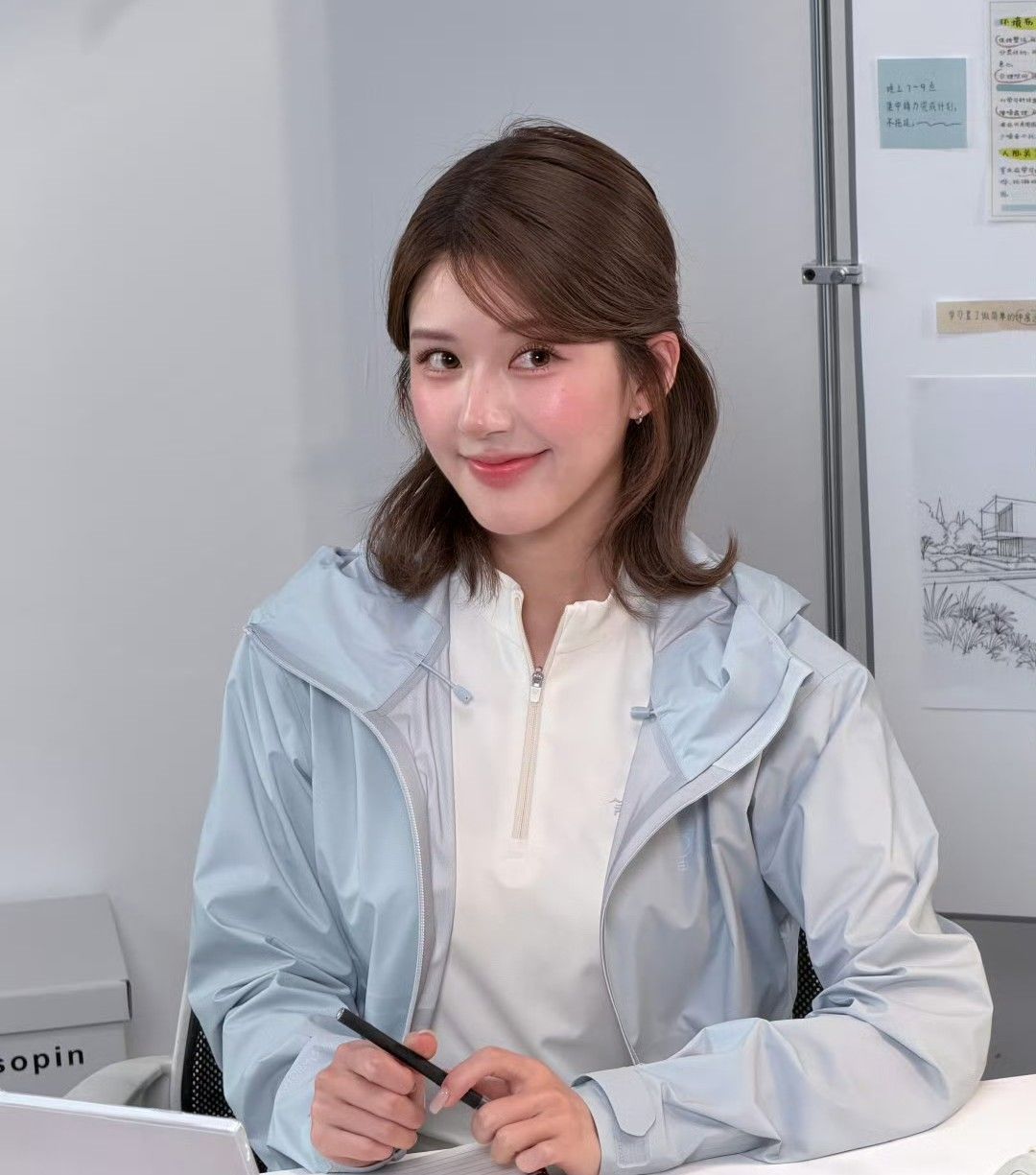 Recent activity shot of Zhao Lusi