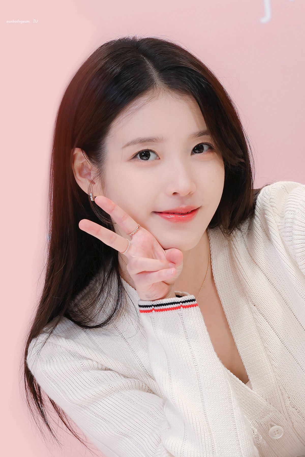 Behind-the-scenes cut of IU