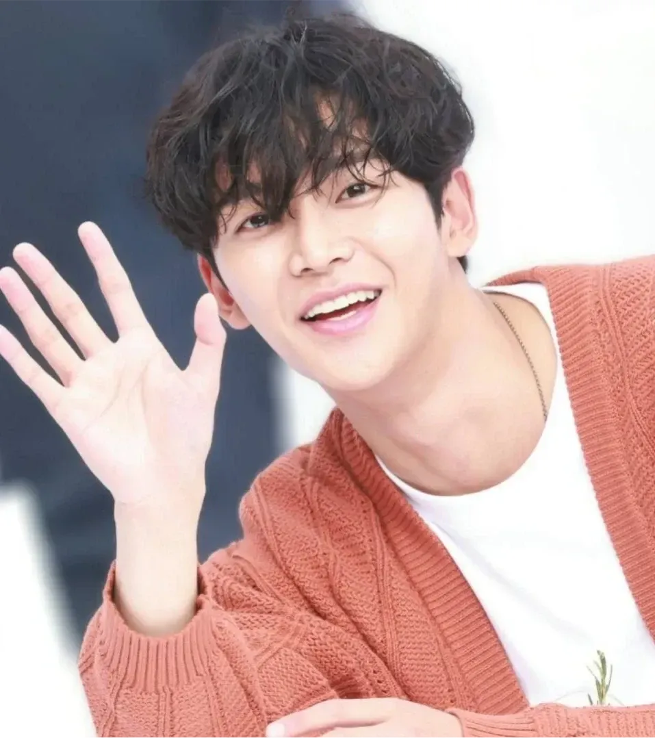 Momen yang diabadikan oleh penggemar Rowoon